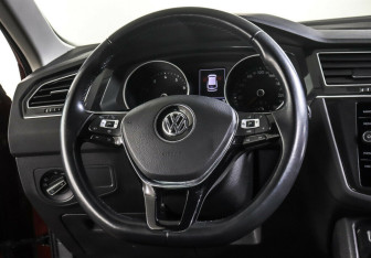 Подержанный автомобиль Volkswagen Tiguan 2019 года (10 фото)