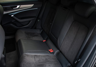 Подержанный автомобиль Audi A6 Sedan 2020 года (12 фото)