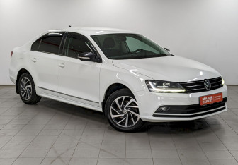 Подержанный автомобиль Volkswagen Jetta Sedan 2017 года (3 фото)