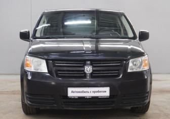 Подержанный автомобиль Dodge Caravan 2010 года (2 фото)