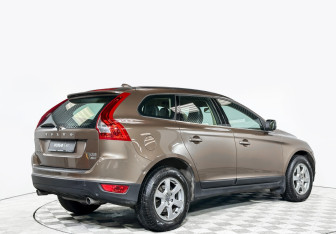 Подержанный автомобиль Volvo XC60 2011 года (5 фото)