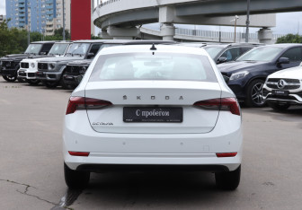 Подержанный автомобиль Skoda Octavia Liftback 2021 года (6 фото)