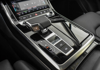 Подержанный автомобиль Audi Q7 2021 года (14 фото)