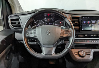 Подержанный автомобиль Peugeot Traveller 2019 года (22 фото)