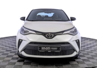 Подержанный автомобиль Toyota C-HR 2021 года (2 фото)