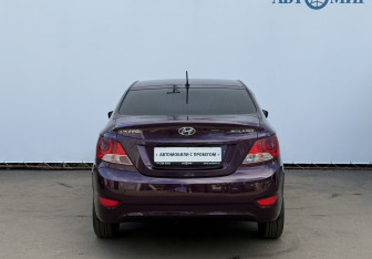 Подержанный автомобиль Hyundai Solaris Sedan 2011 года (6 фото)