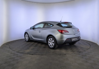 Подержанный автомобиль Opel Astra Hatchback 2012 года (7 фото)