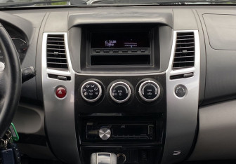 Подержанный автомобиль Mitsubishi Pajero Sport 2014 года (12 фото)