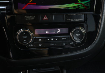 Подержанный автомобиль Mitsubishi Outlander 2013 года (13 фото)