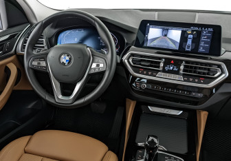 Подержанный автомобиль BMW X4 2023 года (27 фото)