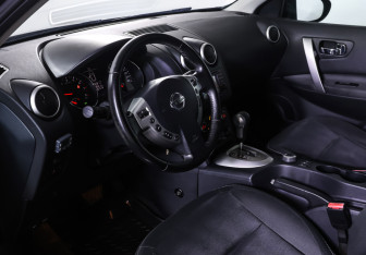 Подержанный автомобиль Nissan Qashqai 2011 года (15 фото)