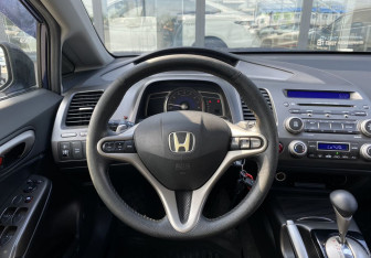 Подержанный автомобиль Honda Civic Sedan 2008 года (14 фото)