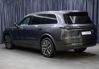 Подержанный автомобиль LiXiang L9 2023 года (7 фото)