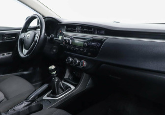 Подержанный автомобиль Toyota Corolla Sedan 2013 года (6 фото)
