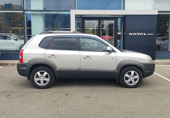 Подержанный автомобиль Hyundai Tucson 2008 года (4 фото)