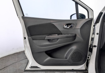 Подержанный автомобиль Renault Kaptur 2019 года (19 фото)