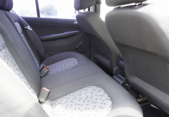 Подержанный автомобиль Skoda Fabia Hatchback 2005 года (10 фото)