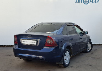 Подержанный автомобиль Ford Focus Sedan 2009 года (5 фото)