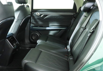 Подержанный автомобиль Voyah Free 2023 года (10 фото)