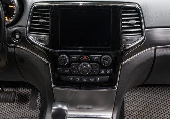Подержанный автомобиль Jeep Grand Cherokee 2020 года (15 фото)