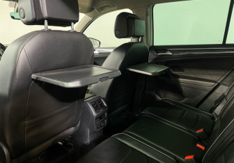 Подержанный автомобиль Volkswagen Tiguan 2018 года (15 фото)