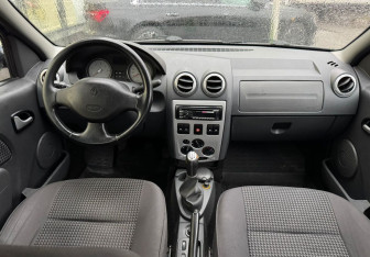 Подержанный автомобиль Renault Logan Sedan 2009 года (9 фото)