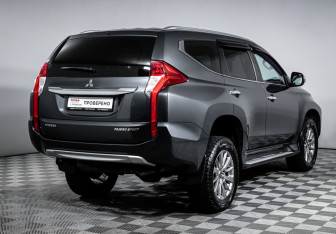 Подержанный автомобиль Mitsubishi Pajero Sport 2018 года (5 фото)