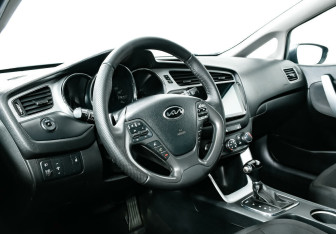 Подержанный автомобиль Kia Ceed Wagon 2013 года (9 фото)