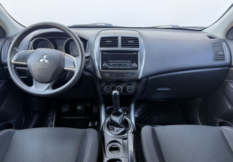 Подержанный автомобиль Mitsubishi ASX 2013 года (12 фото)