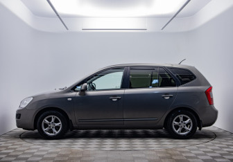 Подержанный автомобиль Kia Carens 2011 года (2 фото)