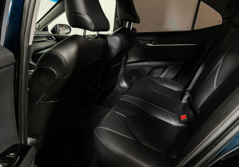 Подержанный автомобиль Toyota Camry Sedan 2019 года (10 фото)