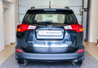 Подержанный автомобиль Toyota RAV4 2012 года (5 фото)