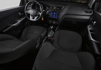 Подержанный автомобиль Kia Rio Hatchback 2014 года (22 фото)