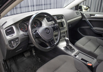 Подержанный автомобиль Volkswagen Golf Hatchback 2016 года (16 фото)