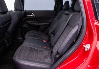Подержанный автомобиль Mitsubishi Outlander 2022 года (11 фото)