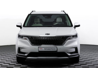 Подержанный автомобиль Kia Carnival 2020 года (2 фото)