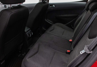 Подержанный автомобиль Peugeot 308 Hatchback 2011 года (11 фото)