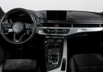Подержанный автомобиль Audi A4 Sedan 2017 года (12 фото)