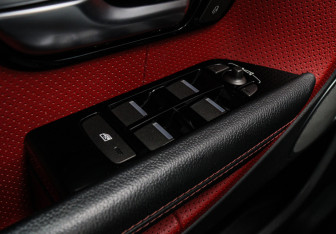 Подержанный автомобиль Land Rover Range Rover Evoque 2014 года (19 фото)