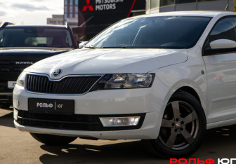 Подержанный автомобиль Skoda Rapid Liftback 2016 года (16 фото)