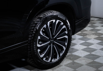 Подержанный автомобиль Jaecoo J8 2024 года (15 фото)