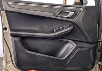 Подержанный автомобиль Porsche Macan 2016 года (19 фото)