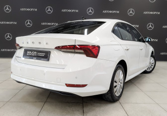 Подержанный автомобиль Skoda Octavia Liftback 2021 года (5 фото)