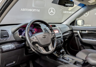 Подержанный автомобиль Kia Sorento 2018 года (16 фото)