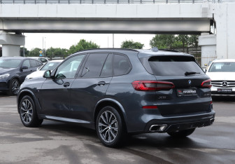 Подержанный автомобиль BMW X5 2019 года (7 фото)