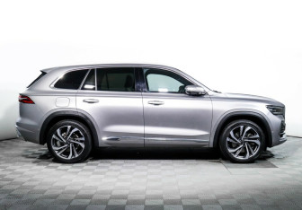 Подержанный автомобиль Geely Monjaro 2023 года (4 фото)