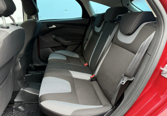 Подержанный автомобиль Ford Focus Hatchback 2013 года (11 фото)