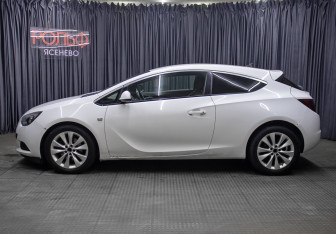 Подержанный автомобиль Opel Astra Hatchback 2013 года (8 фото)