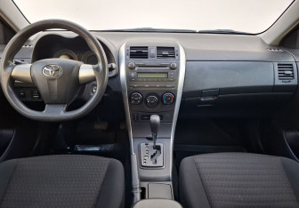 Подержанный автомобиль Toyota Corolla Sedan 2012 года (12 фото)