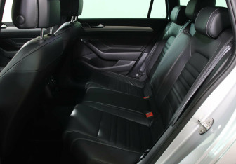 Подержанный автомобиль Volkswagen Passat Wagon 2019 года (12 фото)